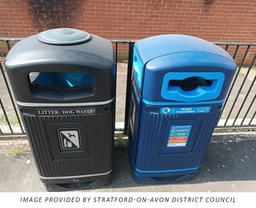signs on Kirkcudbright Bridge closing the bridge off for construction works